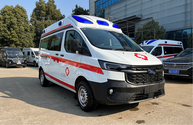 2023版新款福特V362監(jiān)護(hù)型救護(hù)車