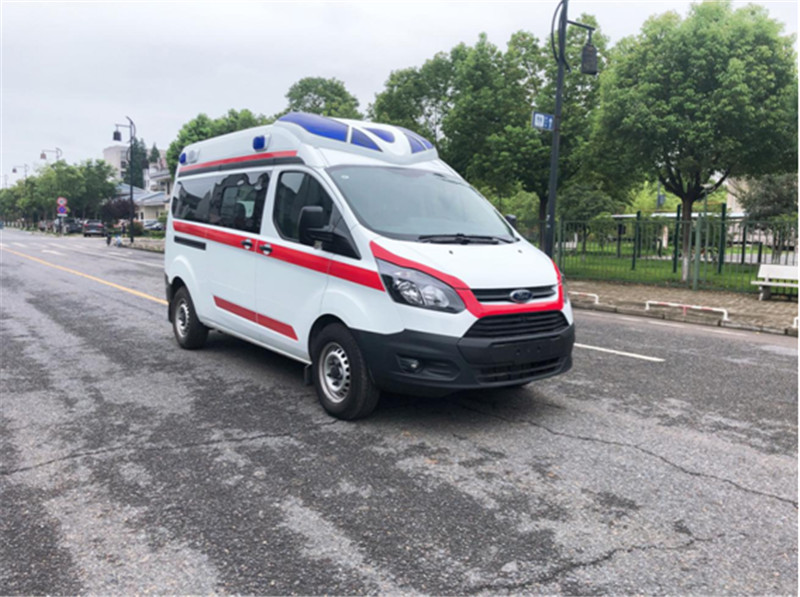 福特V362汽油中軸中頂監(jiān)護(hù)型救護(hù)車(chē)