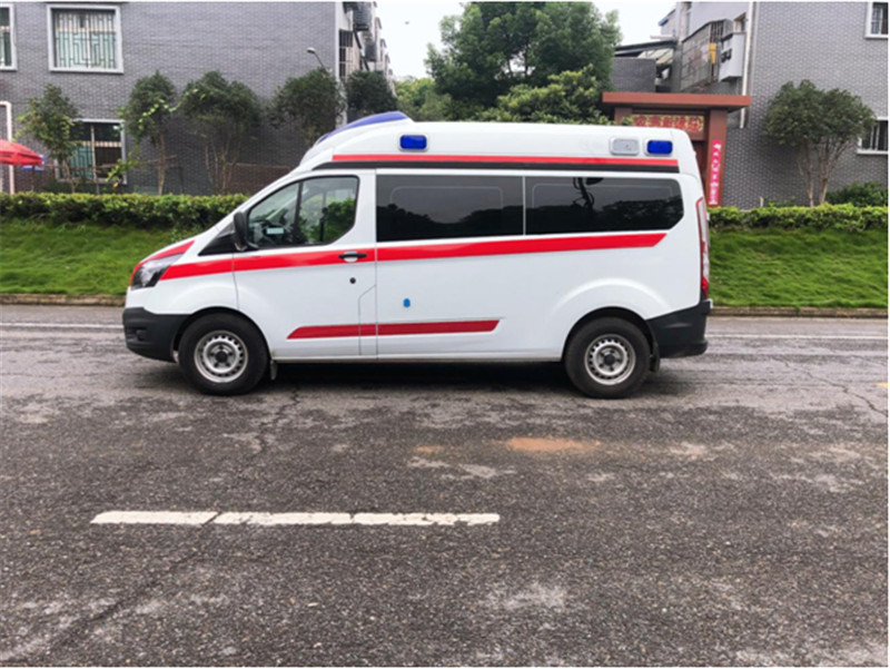 福特V362汽油中軸中頂監(jiān)護型救護車 (5).jpg